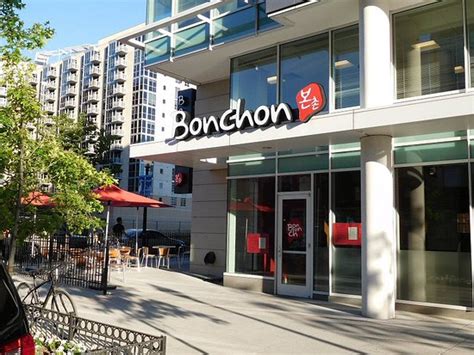 Bonchon dc - Bonchon has two locations, one in Ellicot City, MD, and the other in the heart of Koreatown, Annandale, VA. We decided to meet in the Ellicot City branch, south of Baltimore city, located off the Baltimore National Pike (Route 40), a busy strip replete with other Korean eateries, indicative of the high Korean population in that area.